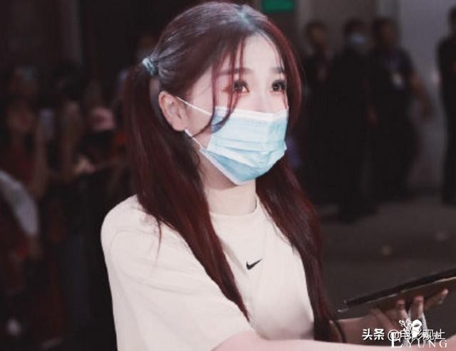THE9团综合照，“大虞海棠”抢镜，瞧见虞书欣动作：不愧是你-8.jpg