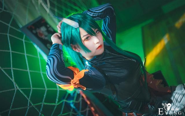 三位国人漂亮妹子COS的国产游戏《明日方舟》角色“星熊”-3.jpg