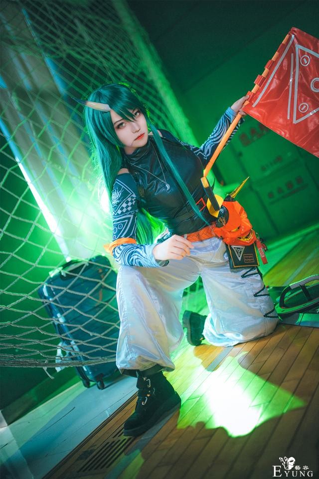 三位国人漂亮妹子COS的国产游戏《明日方舟》角色“星熊”-7.jpg