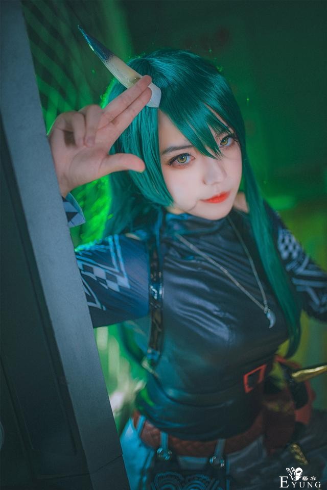 三位国人漂亮妹子COS的国产游戏《明日方舟》角色“星熊”-5.jpg