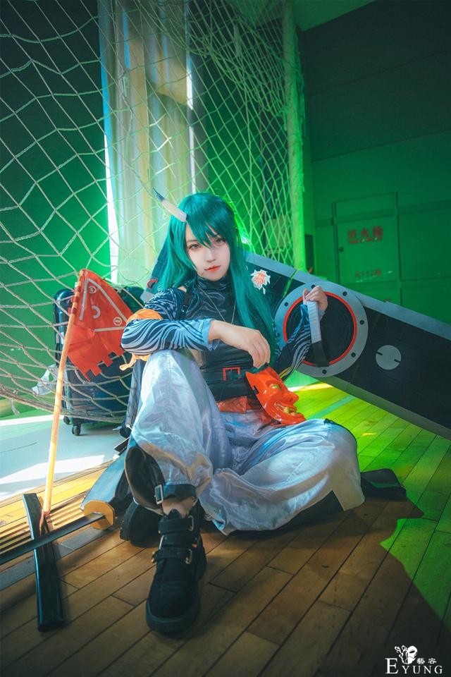 三位国人漂亮妹子COS的国产游戏《明日方舟》角色“星熊”-8.jpg