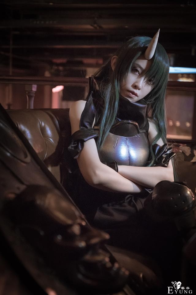 三位国人漂亮妹子COS的国产游戏《明日方舟》角色“星熊”-22.jpg