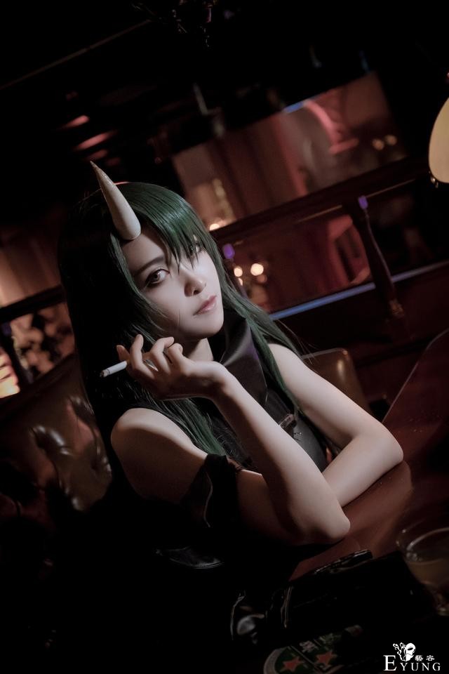三位国人漂亮妹子COS的国产游戏《明日方舟》角色“星熊”-28.jpg