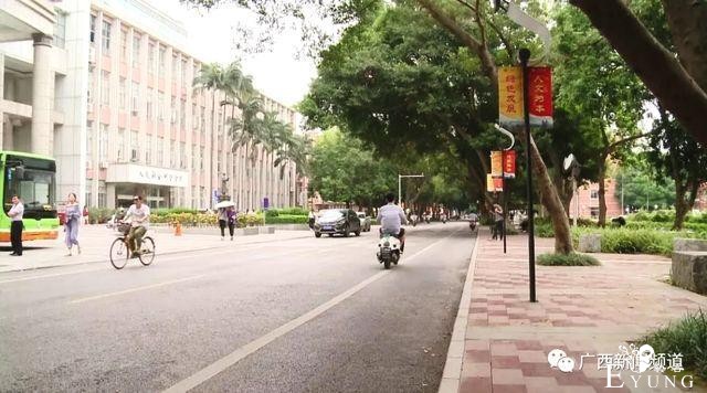 南宁某高校图书馆出现“变装男”，穿女装做不可描述动作，再看到速报警！-7.jpg