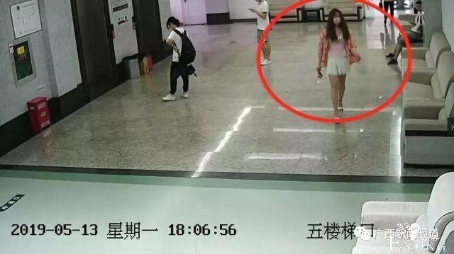 南宁某高校图书馆出现“变装男”，穿女装做不可描述动作，再看到速报警！-5.jpg