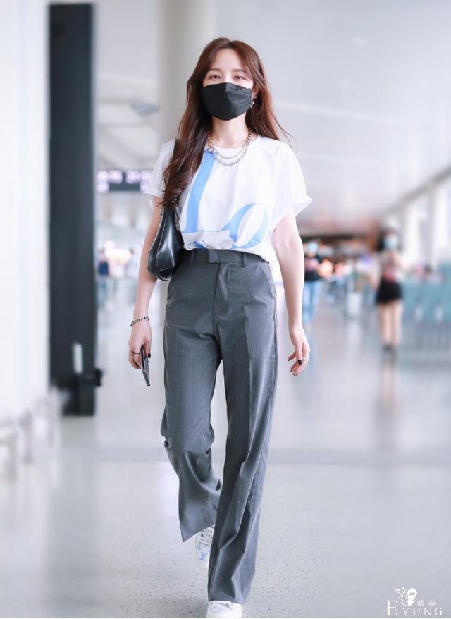 梦佳cos甄姬大玩二次元风，平时穿衣也挺保守的，这次这么大胆-9.jpg