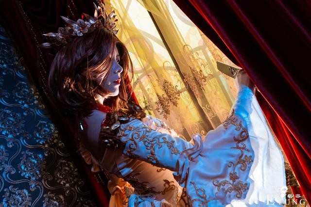 三位漂亮COSER扮演的《第五人格》角色红夫人！画面相当华丽-1.jpg