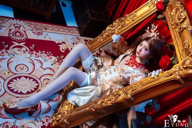 三位漂亮COSER扮演的《第五人格》角色红夫人！画面相当华丽-5.jpg
