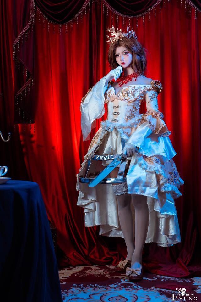 三位漂亮COSER扮演的《第五人格》角色红夫人！画面相当华丽-4.jpg