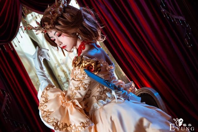 三位漂亮COSER扮演的《第五人格》角色红夫人！画面相当华丽-8.jpg