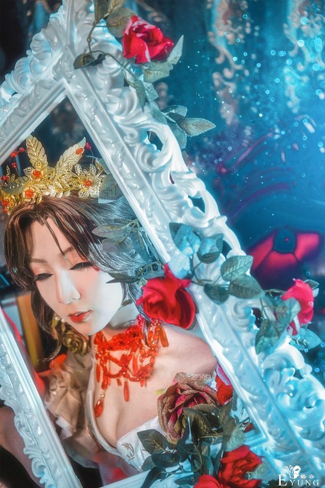 三位漂亮COSER扮演的《第五人格》角色红夫人！画面相当华丽-17.jpg
