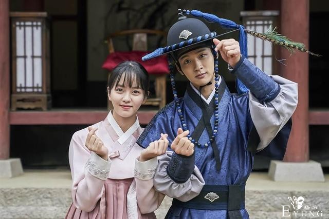 韩国演员男扮女装出演，苦练女人形态，比女主角更妖娆美丽-2.jpg