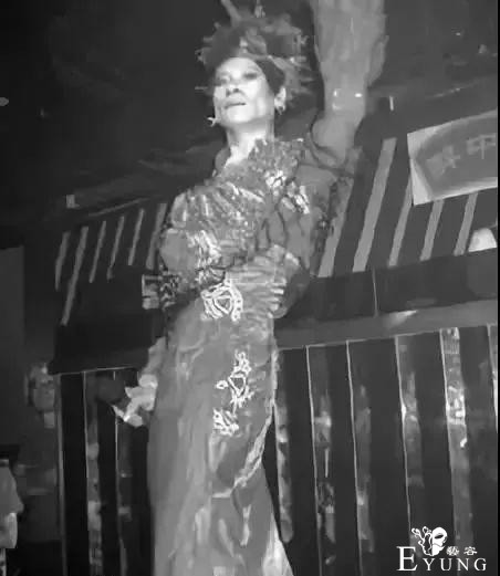 卖唱，跳舞，陪酒……她其实是男扮女装-4.jpg