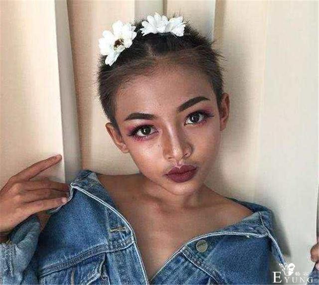 13岁男孩“男扮女装”走红，挣钱给父母买别墅，网友：雌雄难辨-4.jpg