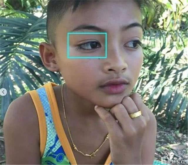 13岁男孩“男扮女装”走红，挣钱给父母买别墅，网友：雌雄难辨-6.jpg