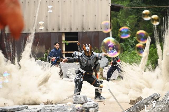 假面骑士圣刃3章先行：飞龙圣刃吃瘪解锁，五骑扛大刀超帅登场-4.jpg
