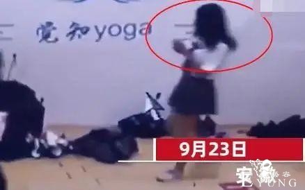 黑长直+百褶裙，男子扮女装混入女澡堂，待了3小时…-1.jpg