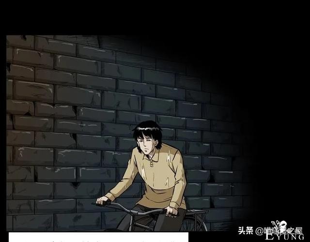 从桥底走出来后，背后多了很多小手印，太可怕了（漫画）-16.jpg