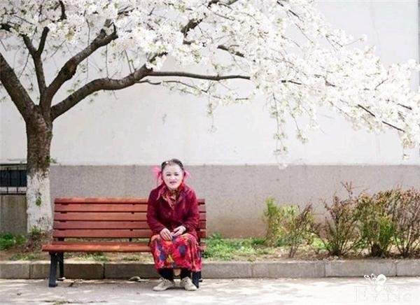 他男扮女装16年：终日浓妆艳抹，背后的故事却令人心酸-6.jpg