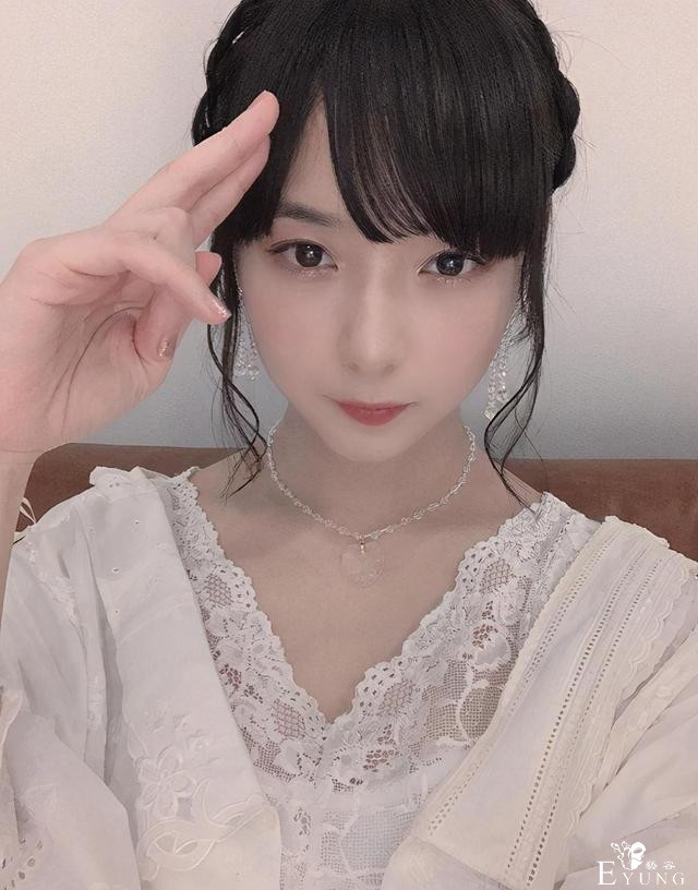 日本画师露出真容，原来是个美少女！画美少女的果然都是美少女么-2.jpg