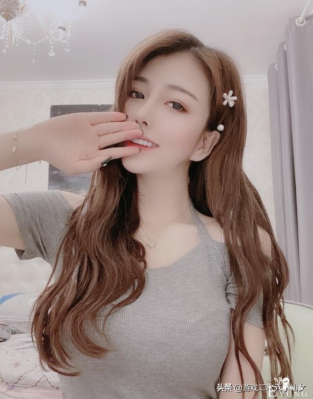 继腐团儿之后，二次元又现一“现象级”美女，曾PK乔碧萝-3.jpg