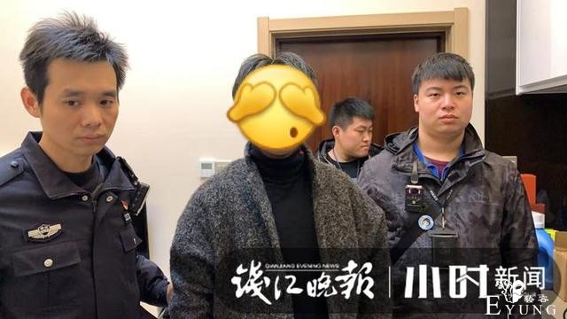 辣眼睛啊！壮小伙变身“女装大佬”，楼道内偷女装，然后穿上走起台步-3.jpg