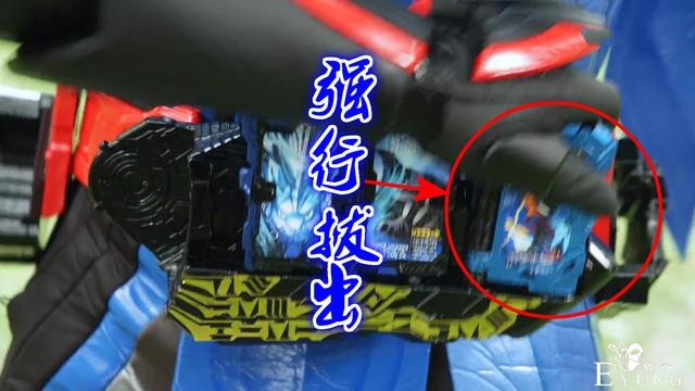 假面骑士Saber强抢魔法书，二骑当场傻眼，圣刃：我才是主角-3.jpg