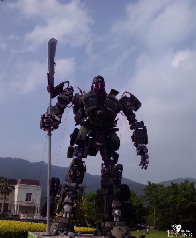 有人在赤壁景区拍到关公机器人，网友吐槽：他还大战过外星人呢-2.jpg