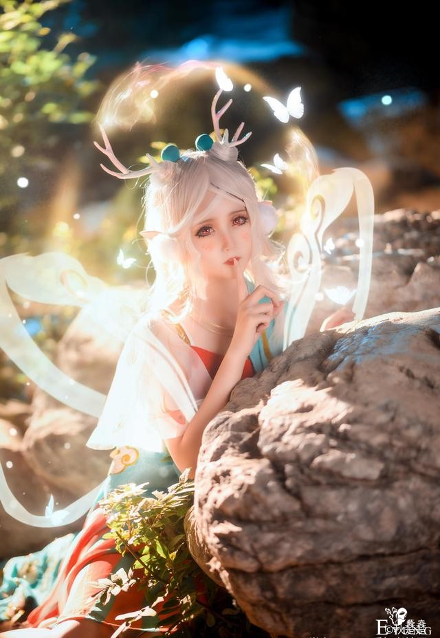 《王者荣耀》遇见神鹿瑶cos，美丽如画，小可爱从游戏里出来啦-1.jpg