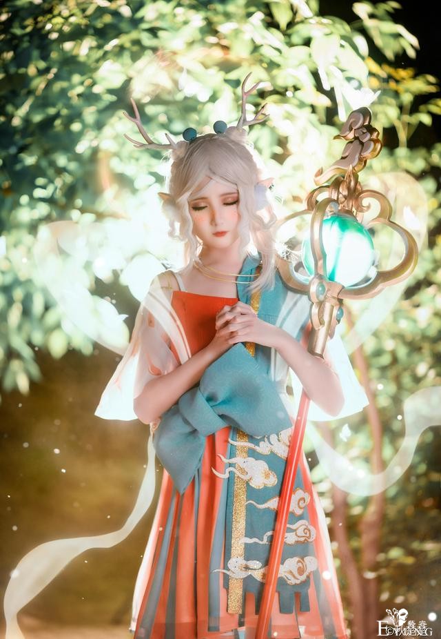 《王者荣耀》遇见神鹿瑶cos，美丽如画，小可爱从游戏里出来啦-12.jpg