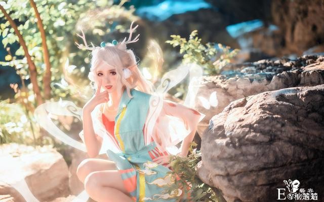 《王者荣耀》遇见神鹿瑶cos，美丽如画，小可爱从游戏里出来啦-13.jpg