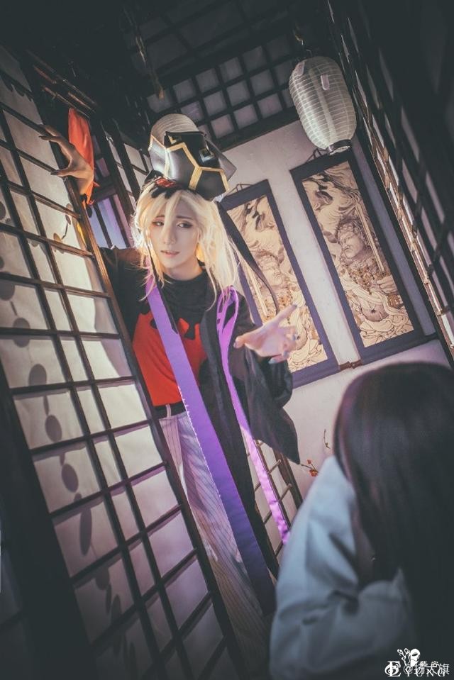 好看到犯规，《鬼灭之刃》童磨cos，眼神到位还有点可爱-1.jpg