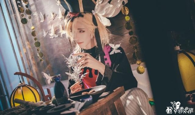 好看到犯规，《鬼灭之刃》童磨cos，眼神到位还有点可爱-5.jpg