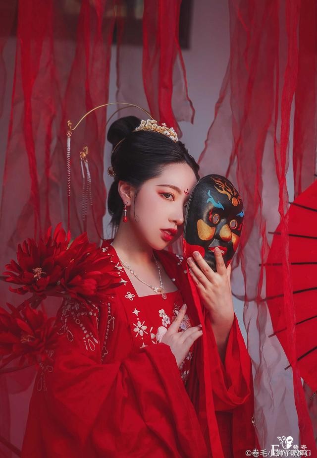 有故事的眼睛，美与媚的优雅身姿，惊艳到令人灵动的汉服美女-1.jpg