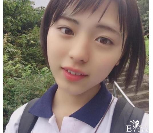16岁高中生“男扮女装”，因颜值高身材好迅速走红，女生都羡慕-1.jpg