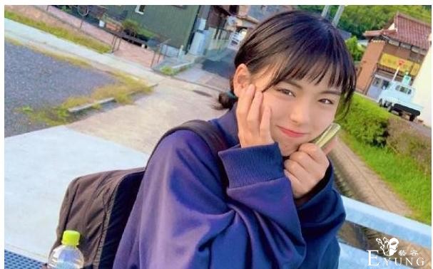 16岁高中生“男扮女装”，因颜值高身材好迅速走红，女生都羡慕-2.jpg