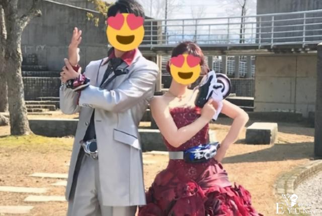网友分享JOJO结婚照，和旁边的一比太亮眼了，羡慕这对新人-6.jpg