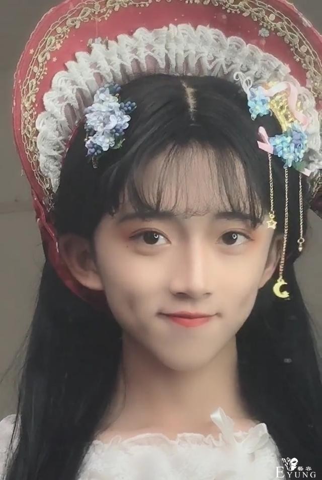 当女装大佬穿上lo裙，比女人更有女人味，认全谁是男的算我输-2.jpg