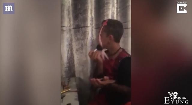 爸爸让他当拳手，他非要穿女装！11岁男孩成英国最小的变装皇后-9.jpg