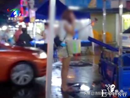 只为吸引眼球？街头“伪娘”现身作秀，竟在闹市区直播自骂-2.jpg