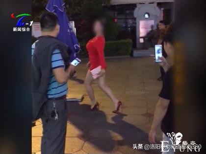 只为吸引眼球？街头“伪娘”现身作秀，竟在闹市区直播自骂-6.jpg