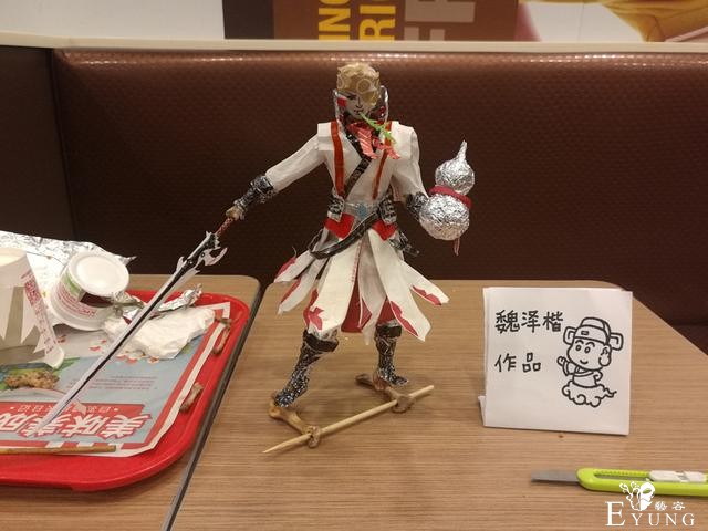 手工大神变废为宝，用吃剩的鸡骨头做李白手办，隔壁小孩都看呆了-8.jpg