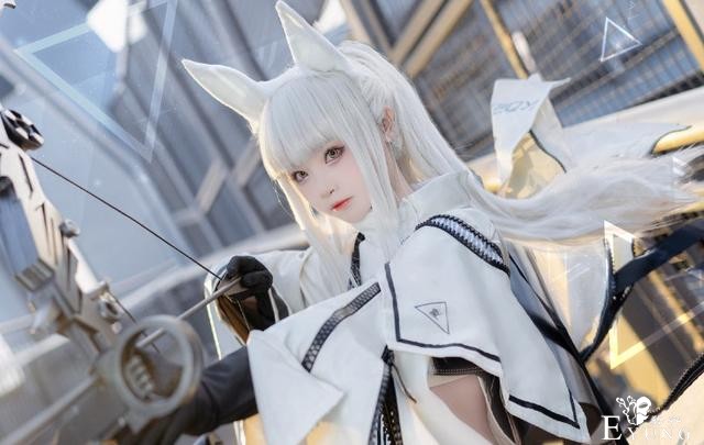 我愿称你为最美coser，自己神还原，还把搭档变“女装大佬”-4.jpg