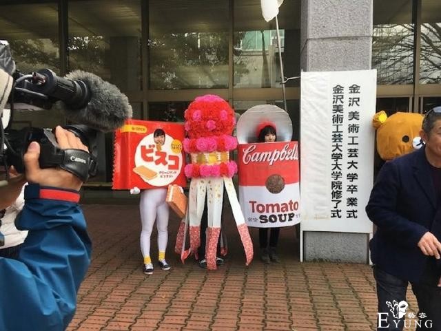 日本大学毕业典礼变成cos大赛，也不知校长怎么憋住不笑-1.jpg