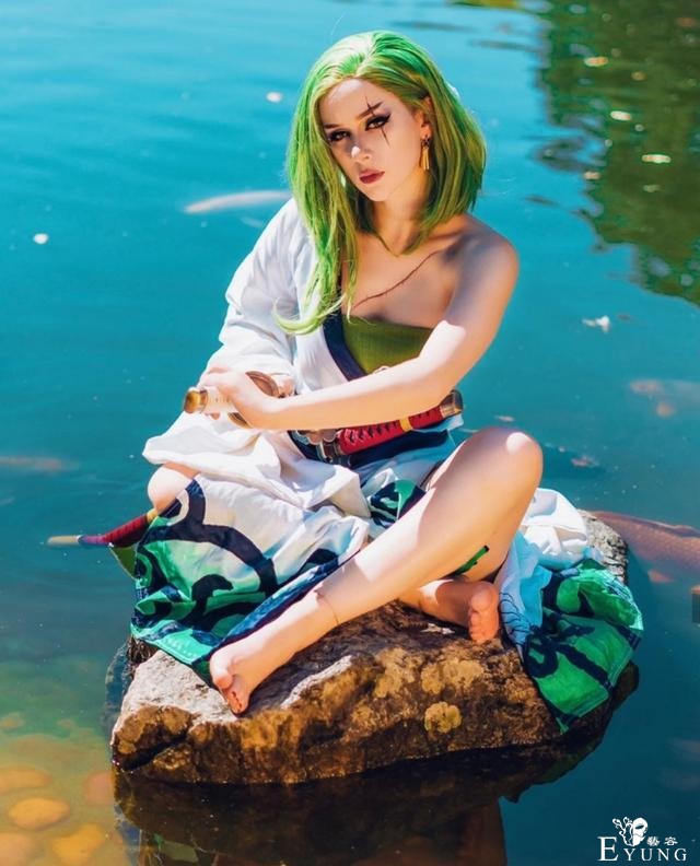 海贼王：女Coser反串性别扮三大主力，女版索隆比男版更高冷-5.jpg