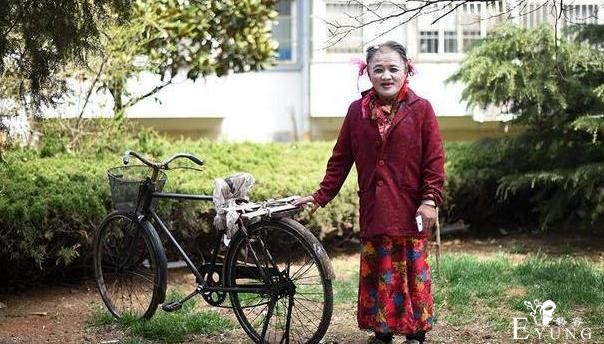他男扮女装16年，整日浓妆艳抹，他的背后经历了啥？-3.jpg