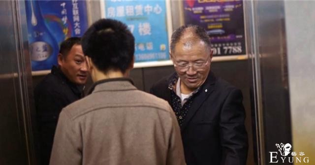 他男扮女装16年，整日浓妆艳抹，他的背后经历了啥？-5.jpg