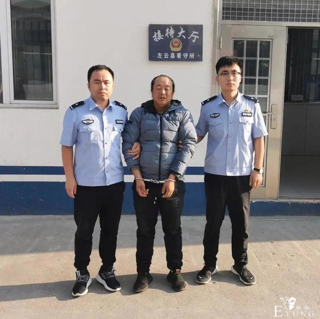 反杀劫匪后他“男扮女装”21年无人识破！开舞蹈班和男人谈恋爱，连声音都和女人一样-1.jpg