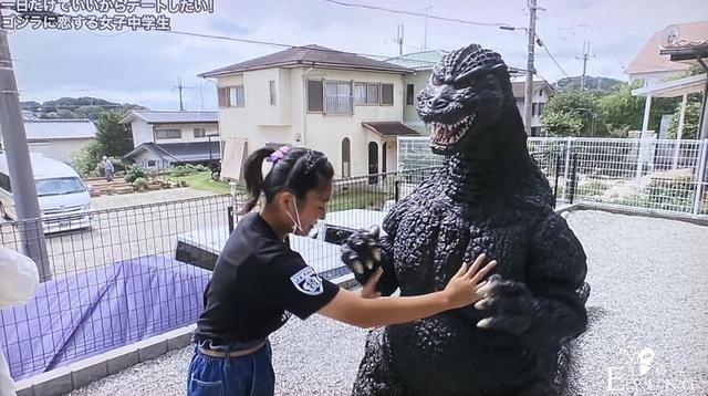 日本13岁女孩迷恋哥斯拉，上节目说要跟哥斯拉结婚-5.jpg