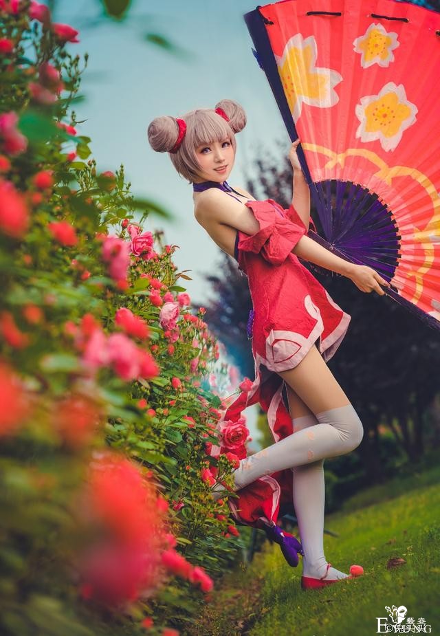 《王者荣耀》小乔cos，甜美惊艳，比玫瑰花还要有魅力-1.jpg